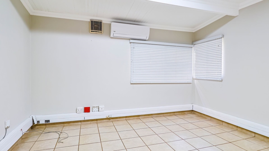  Bedroom Property for Sale in Wierda Park Gauteng