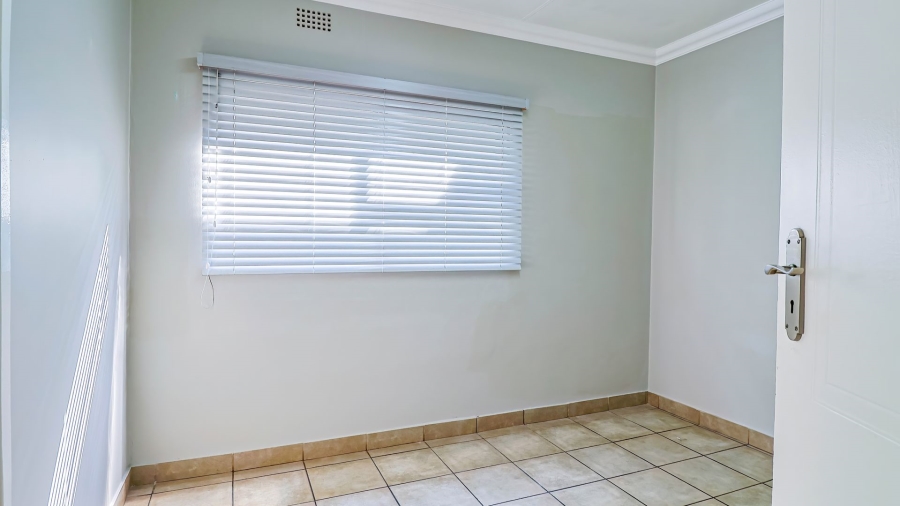  Bedroom Property for Sale in Wierda Park Gauteng