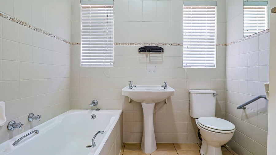  Bedroom Property for Sale in Wierda Park Gauteng