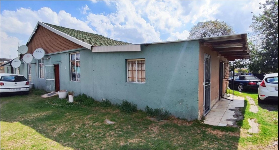 15 Bedroom Property for Sale in Rhodesfield Gauteng