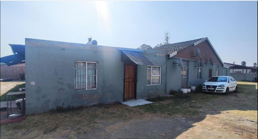 15 Bedroom Property for Sale in Rhodesfield Gauteng