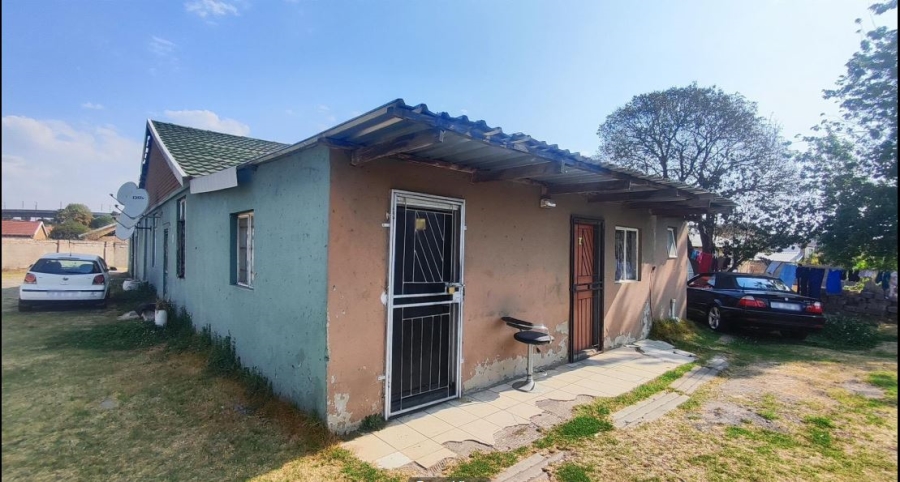 15 Bedroom Property for Sale in Rhodesfield Gauteng
