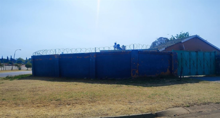 15 Bedroom Property for Sale in Rhodesfield Gauteng
