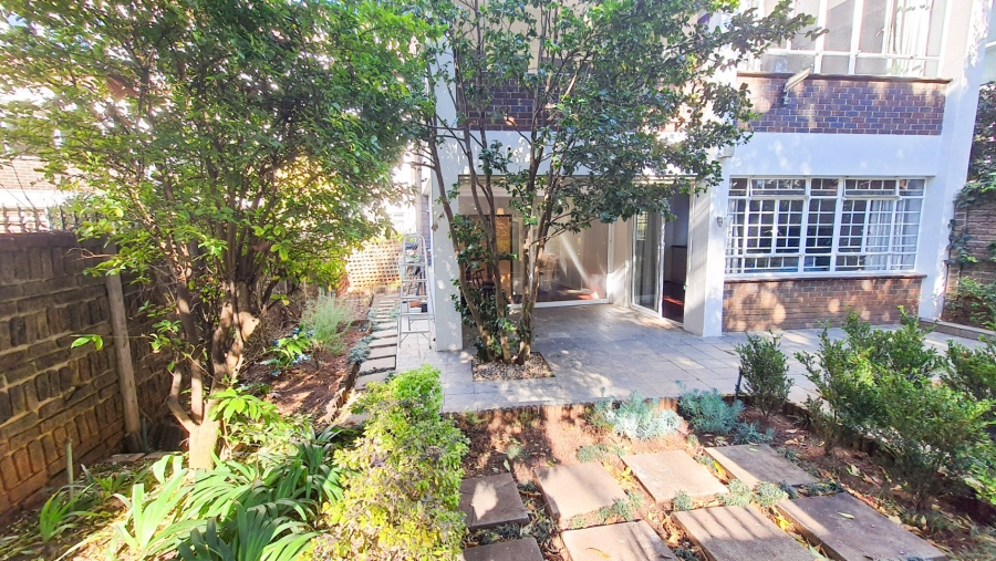 2 Bedroom Property for Sale in Birdhaven Gauteng