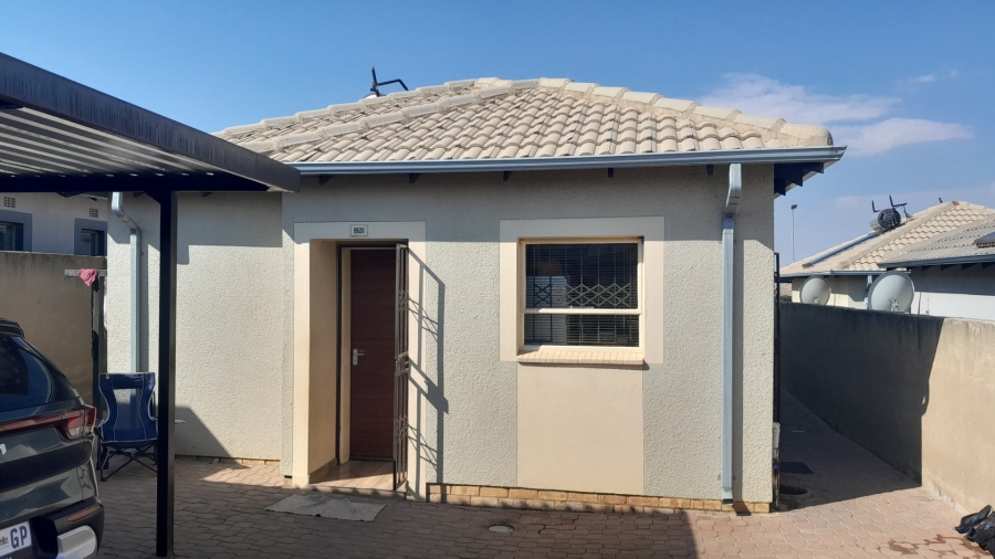 2 Bedroom Property for Sale in Clayville Gauteng
