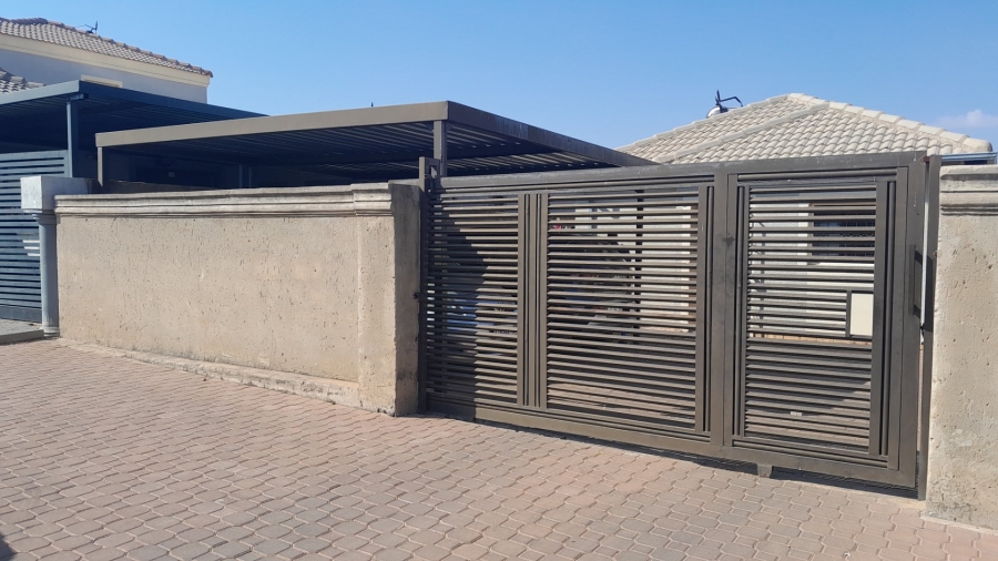 2 Bedroom Property for Sale in Clayville Gauteng