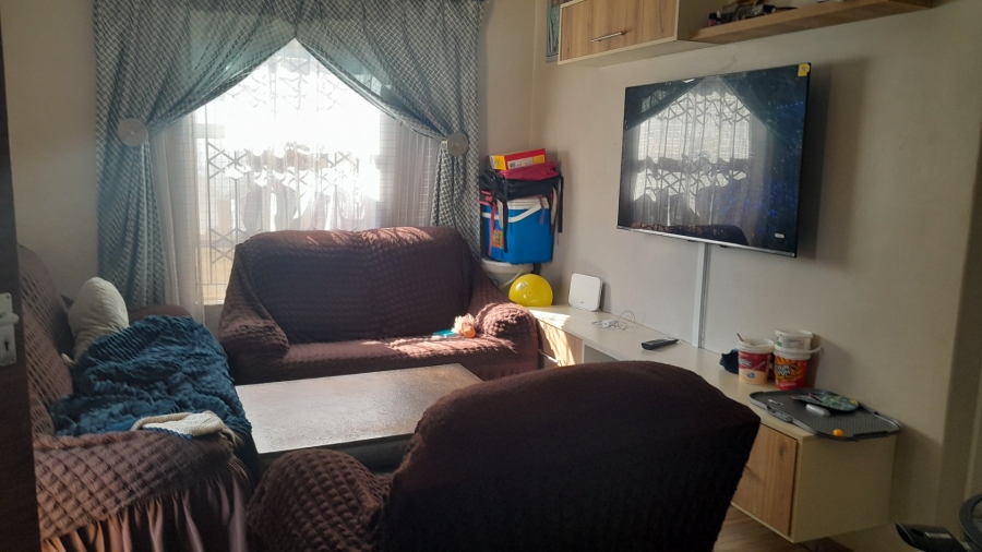 2 Bedroom Property for Sale in Clayville Gauteng