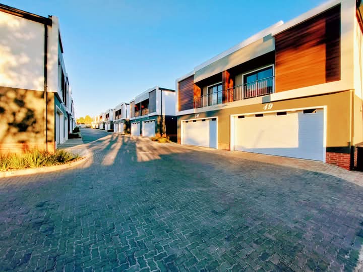 3 Bedroom Property for Sale in Broadacres Gauteng