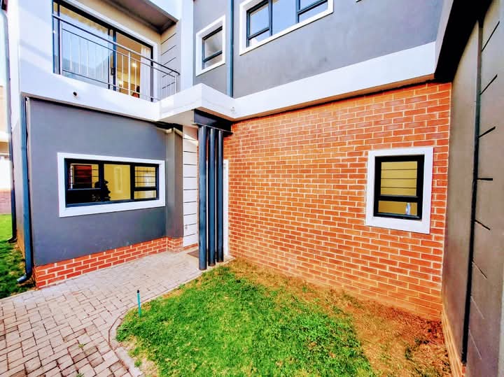 3 Bedroom Property for Sale in Broadacres Gauteng