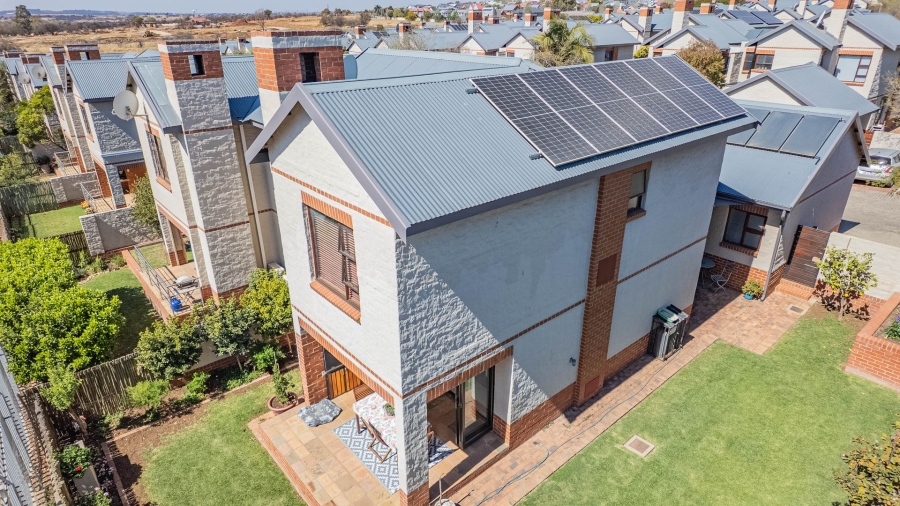3 Bedroom Property for Sale in Candlewoods Country Estate Gauteng