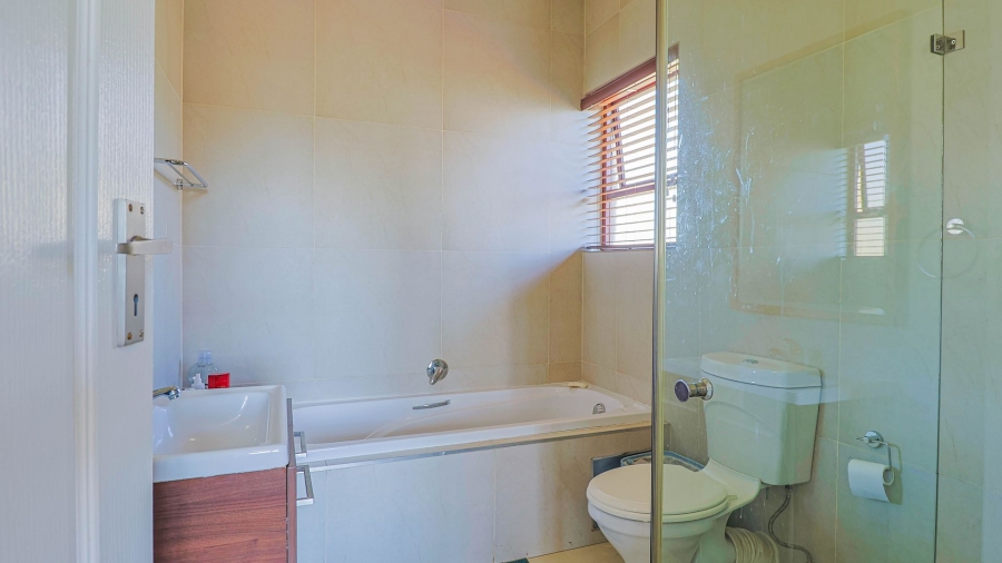 3 Bedroom Property for Sale in Candlewoods Country Estate Gauteng