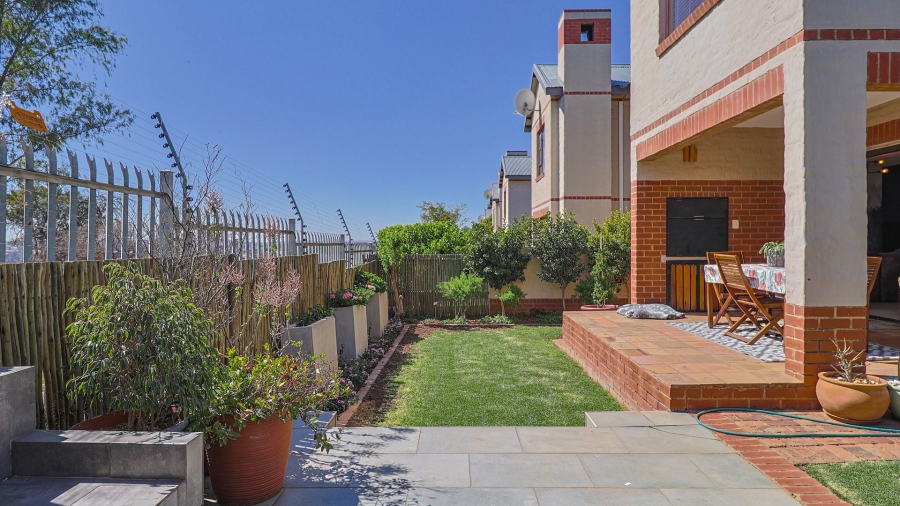 3 Bedroom Property for Sale in Candlewoods Country Estate Gauteng