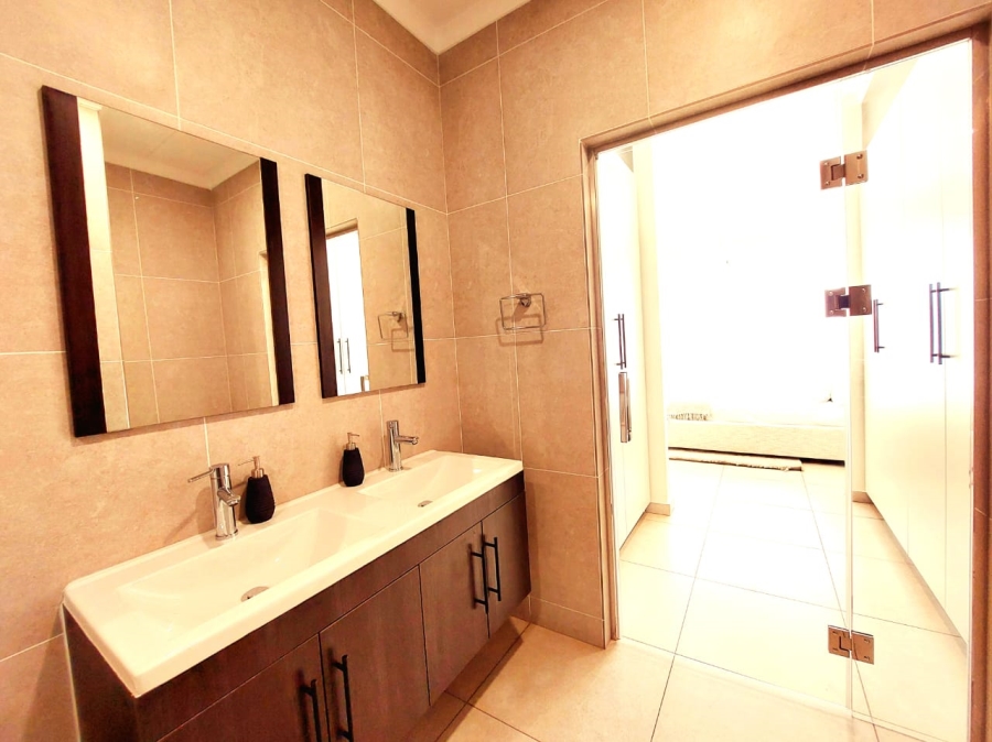 3 Bedroom Property for Sale in Lonehill Gauteng