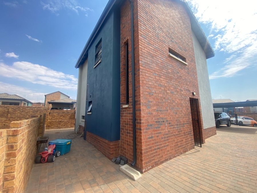 3 Bedroom Property for Sale in Lion Pride Gauteng