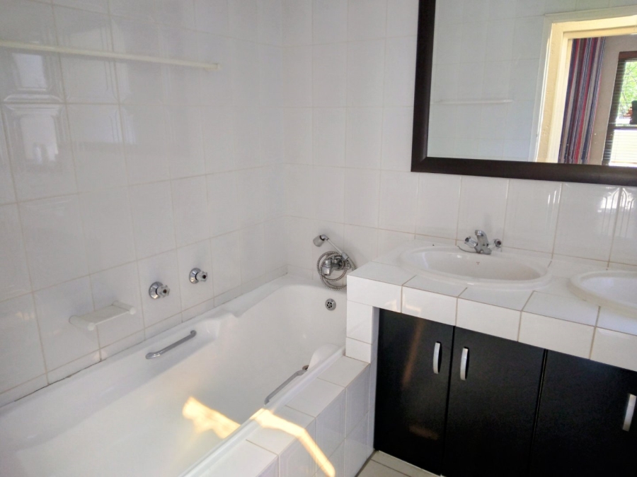 To Let 4 Bedroom Property for Rent in Kyalami Estates Gauteng