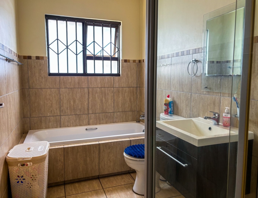 4 Bedroom Property for Sale in Noordwyk Gauteng