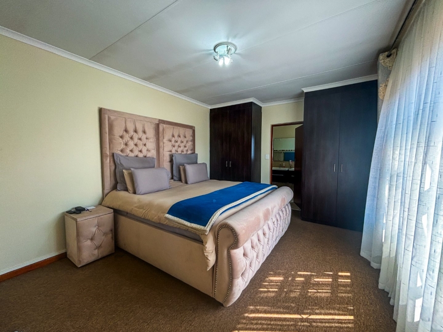 4 Bedroom Property for Sale in Noordwyk Gauteng