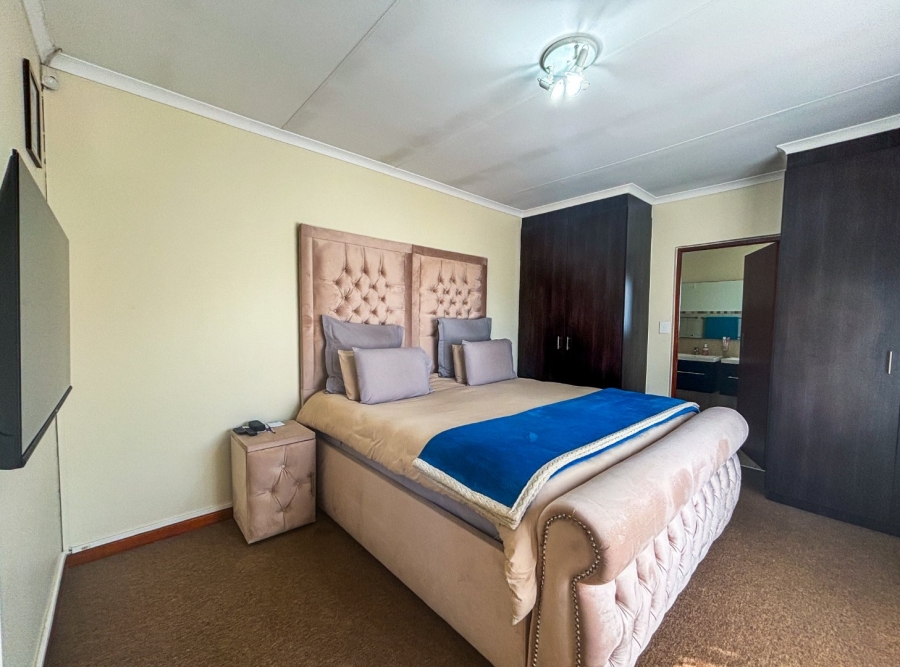 4 Bedroom Property for Sale in Noordwyk Gauteng