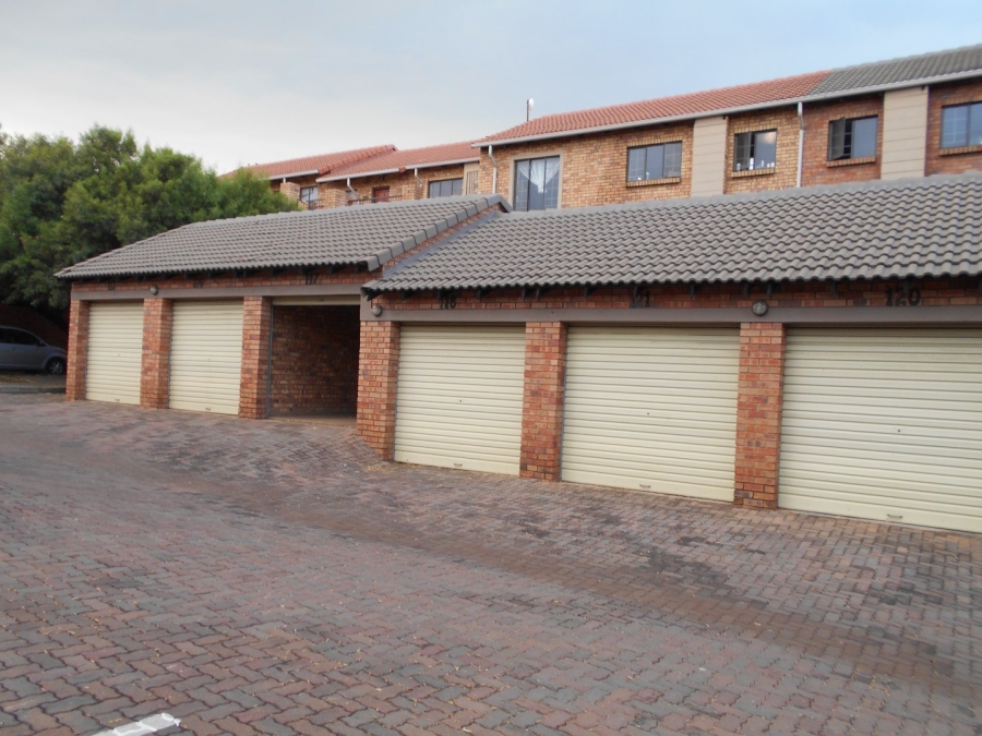 2 Bedroom Property for Sale in Eco Park Gauteng