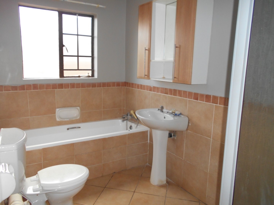 2 Bedroom Property for Sale in Eco Park Gauteng