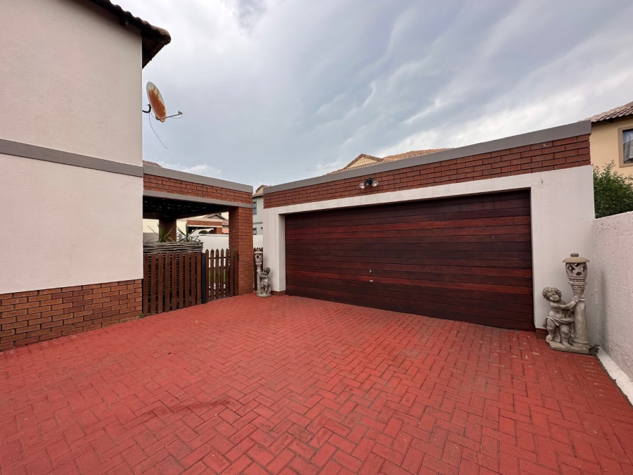 To Let 2 Bedroom Property for Rent in Meyersig Lifestyle Estate Gauteng