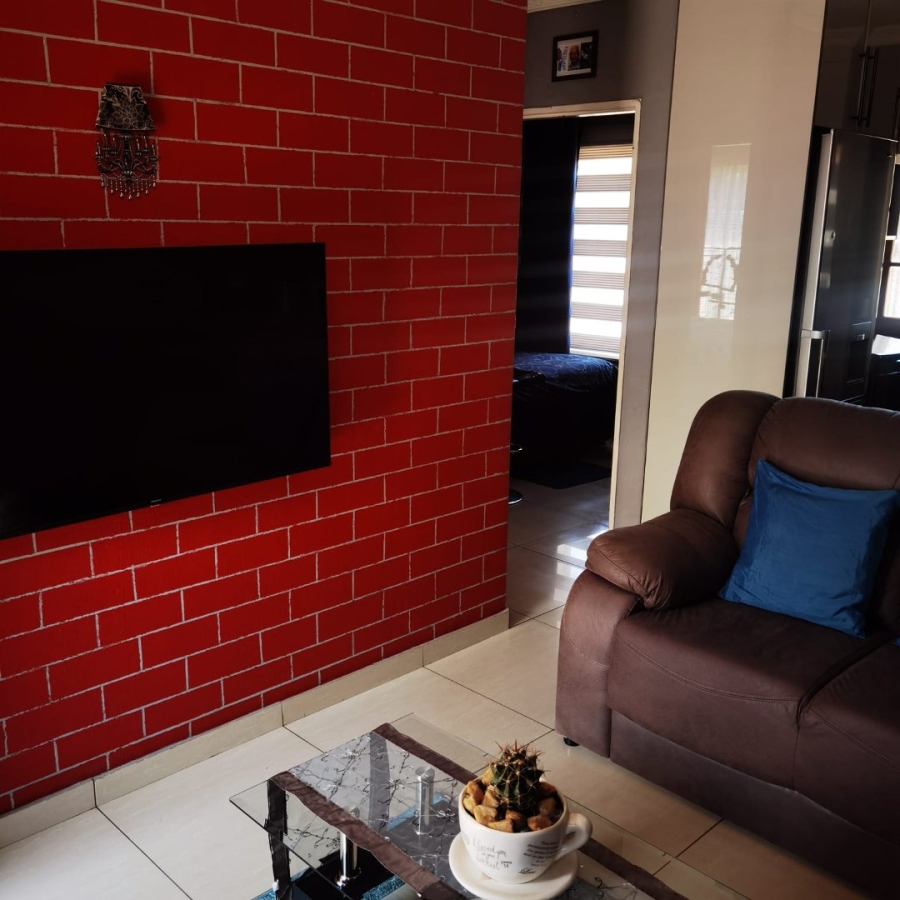 2 Bedroom Property for Sale in Kosmosdal Gauteng