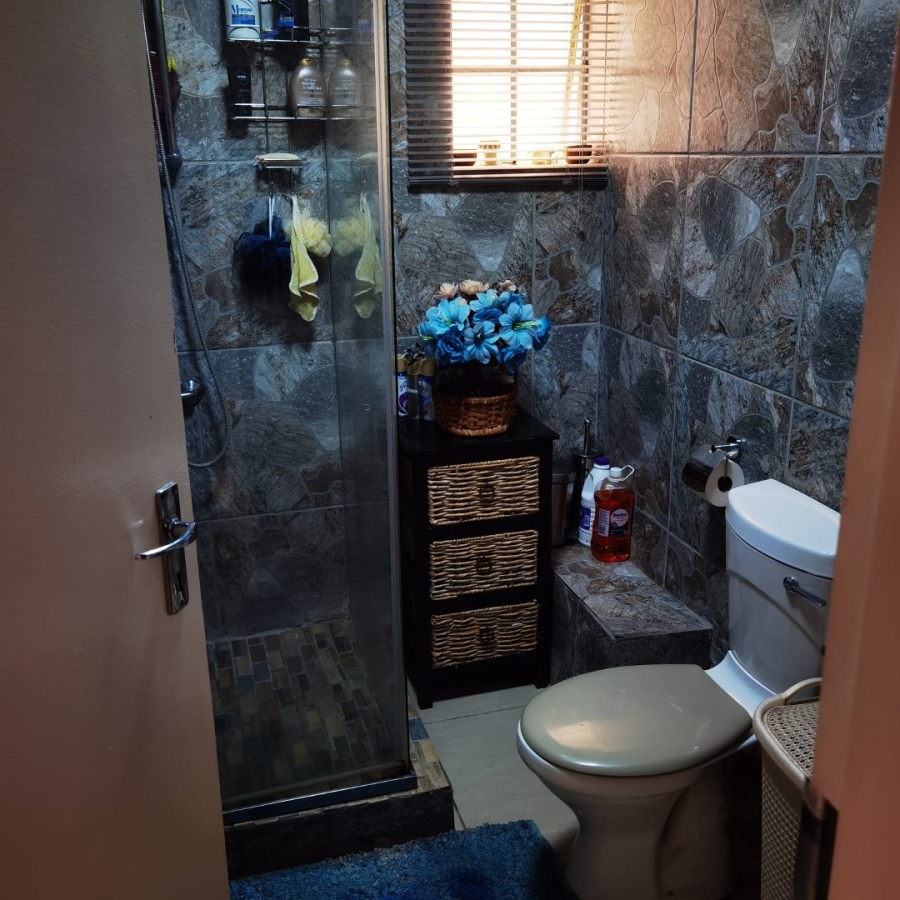 2 Bedroom Property for Sale in Kosmosdal Gauteng