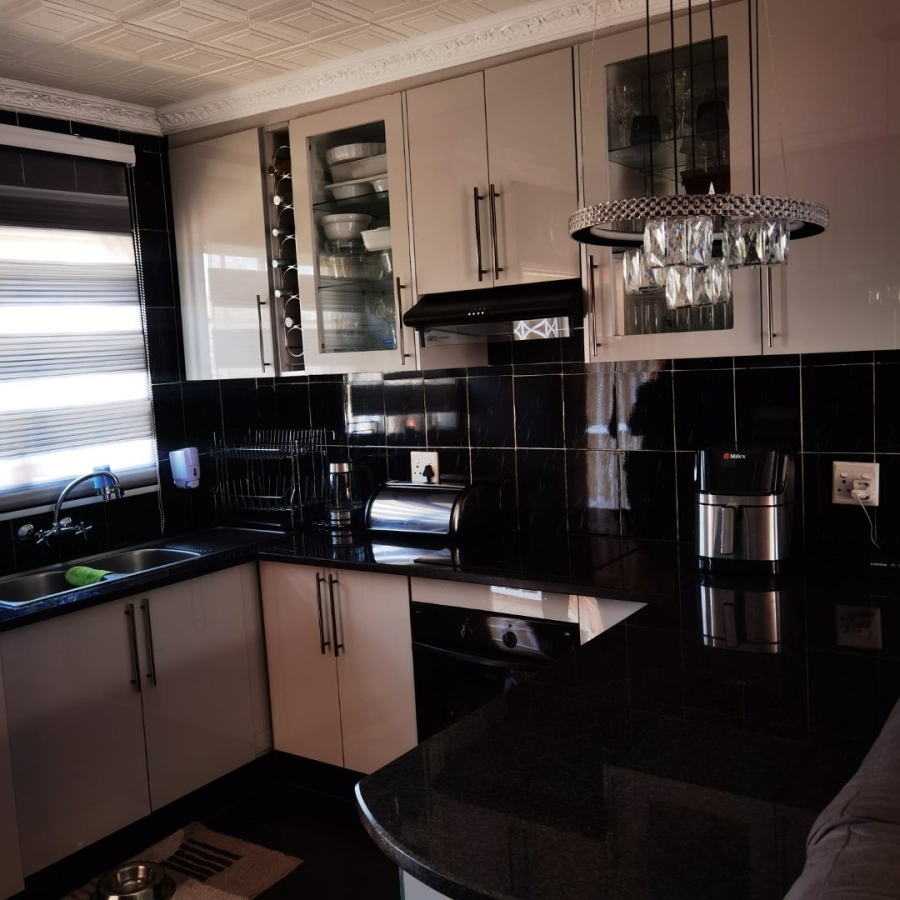 2 Bedroom Property for Sale in Kosmosdal Gauteng