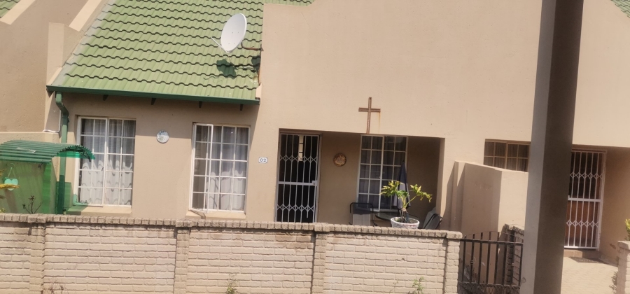2 Bedroom Property for Sale in Kosmosdal Gauteng