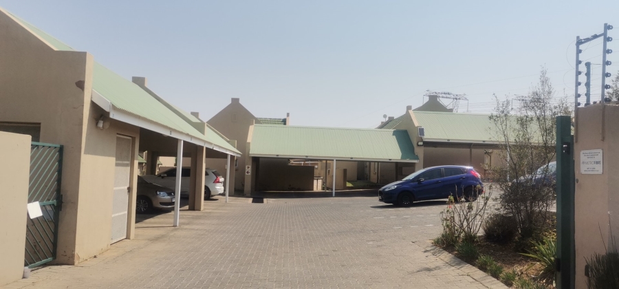 2 Bedroom Property for Sale in Kosmosdal Gauteng