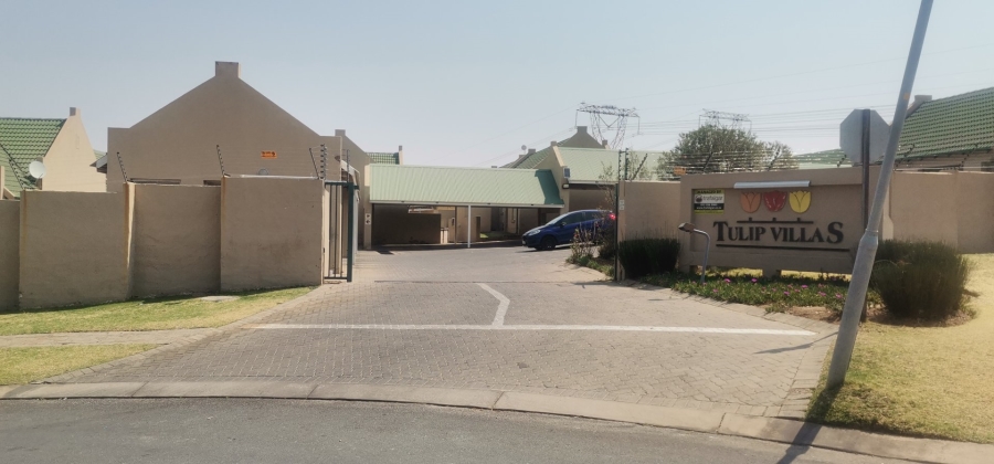 2 Bedroom Property for Sale in Kosmosdal Gauteng