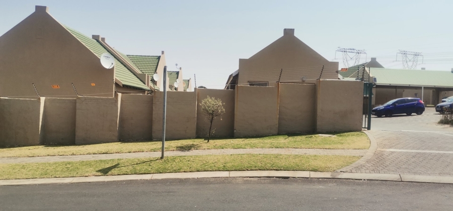 2 Bedroom Property for Sale in Kosmosdal Gauteng