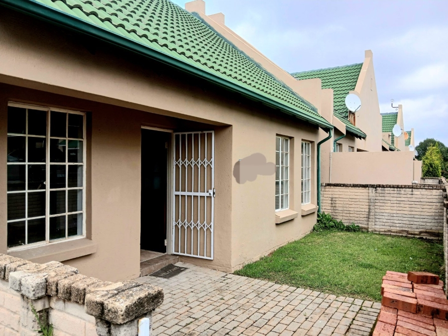 To Let 2 Bedroom Property for Rent in Kosmosdal Gauteng