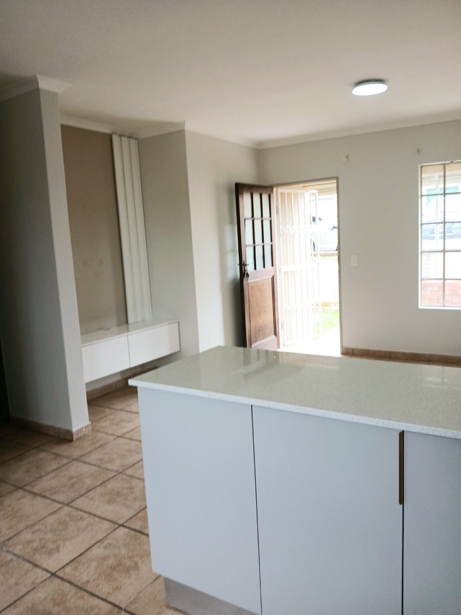To Let 2 Bedroom Property for Rent in Kosmosdal Gauteng