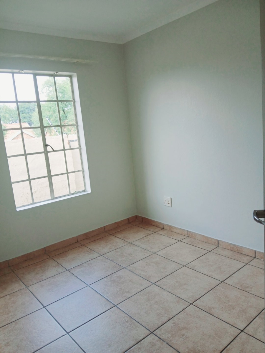 To Let 2 Bedroom Property for Rent in Kosmosdal Gauteng