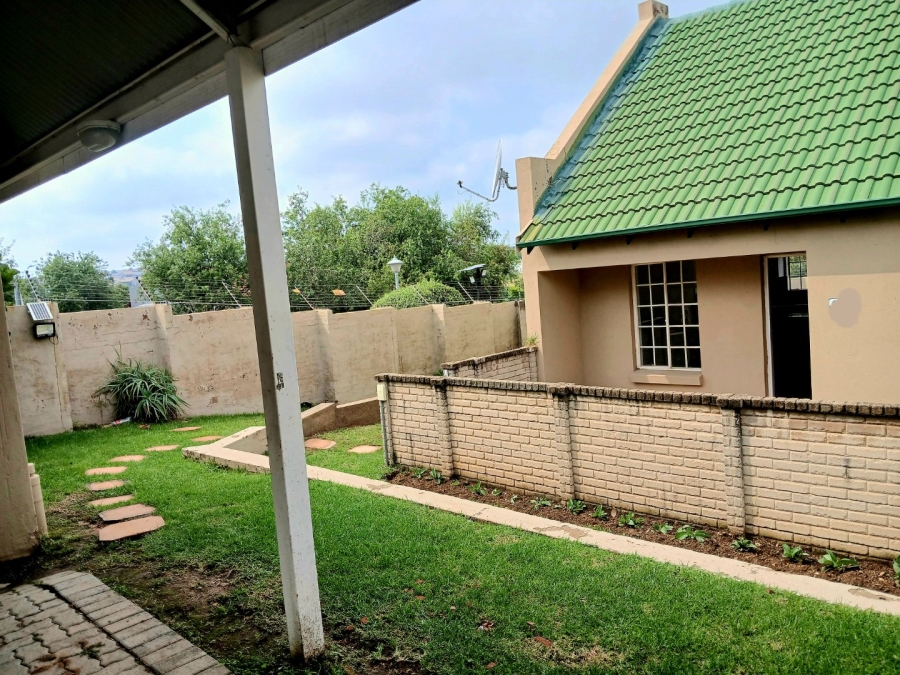 To Let 2 Bedroom Property for Rent in Kosmosdal Gauteng