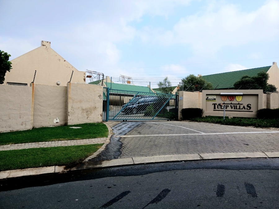 To Let 2 Bedroom Property for Rent in Kosmosdal Gauteng