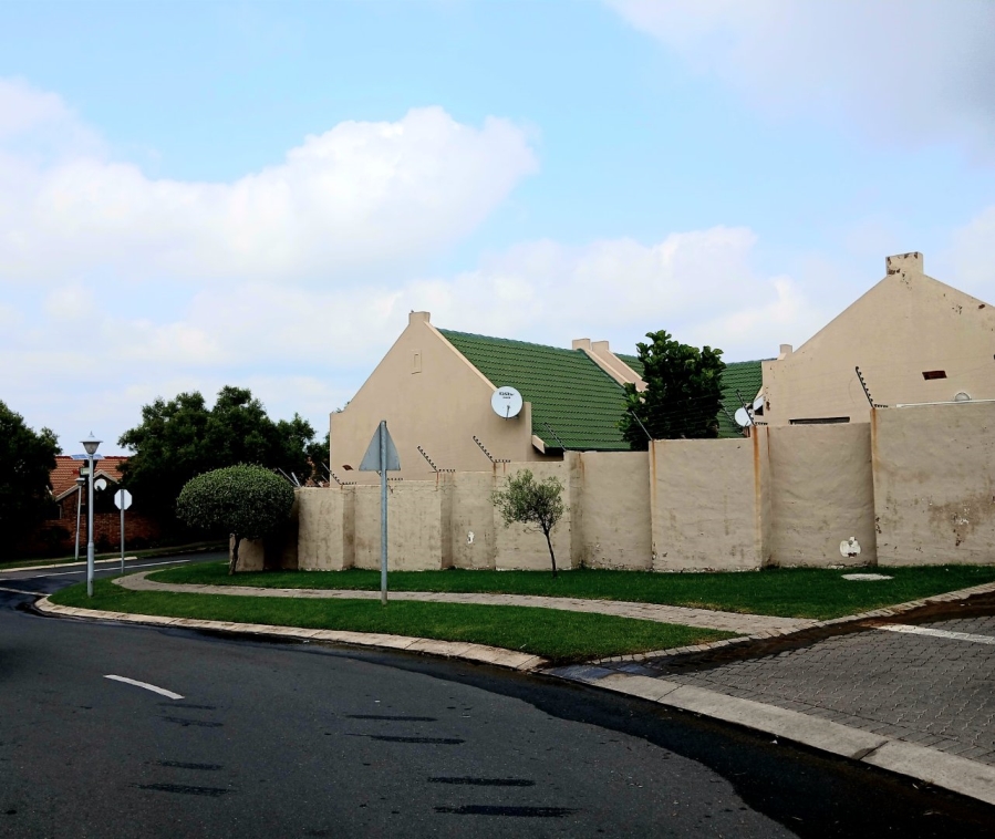 To Let 2 Bedroom Property for Rent in Kosmosdal Gauteng