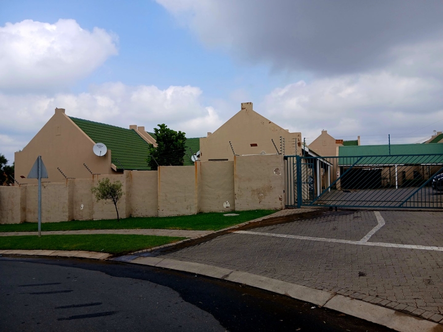 To Let 2 Bedroom Property for Rent in Kosmosdal Gauteng