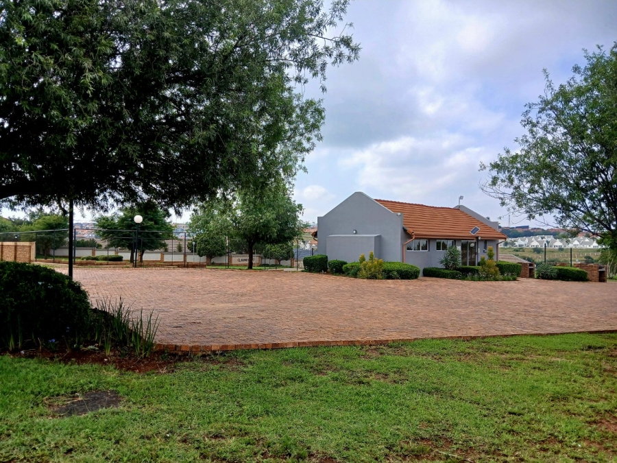 To Let 2 Bedroom Property for Rent in Kosmosdal Gauteng
