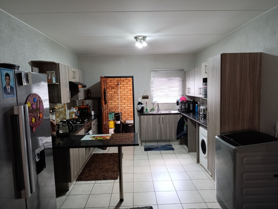 3 Bedroom Property for Sale in Klippoortjie Gauteng