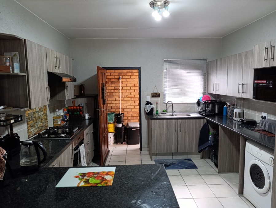 3 Bedroom Property for Sale in Klippoortjie Gauteng