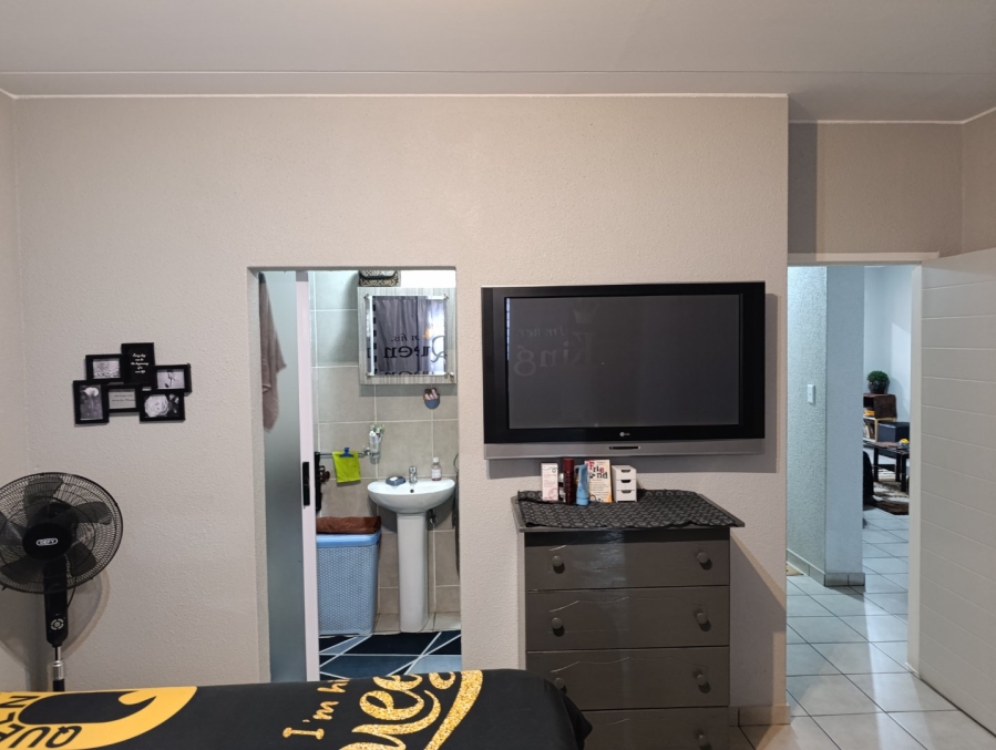 3 Bedroom Property for Sale in Klippoortjie Gauteng