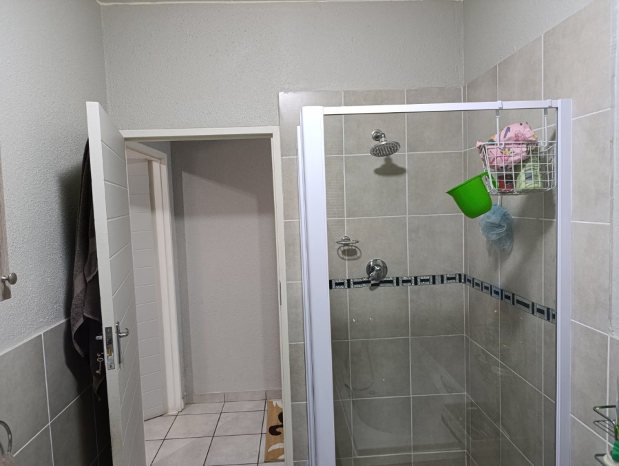 3 Bedroom Property for Sale in Klippoortjie Gauteng