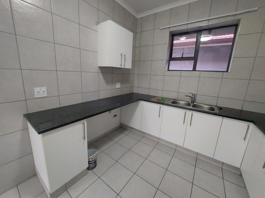 To Let 2 Bedroom Property for Rent in Victory Park Gauteng