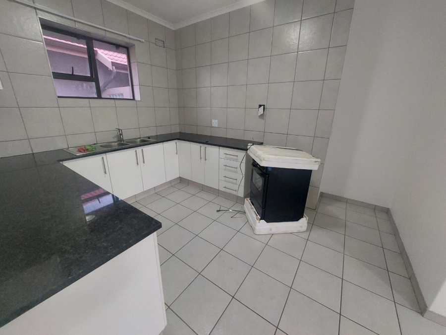 To Let 2 Bedroom Property for Rent in Victory Park Gauteng