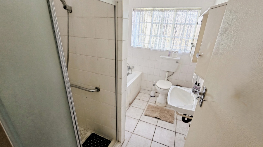 2 Bedroom Property for Sale in Kleinfontein A H Gauteng