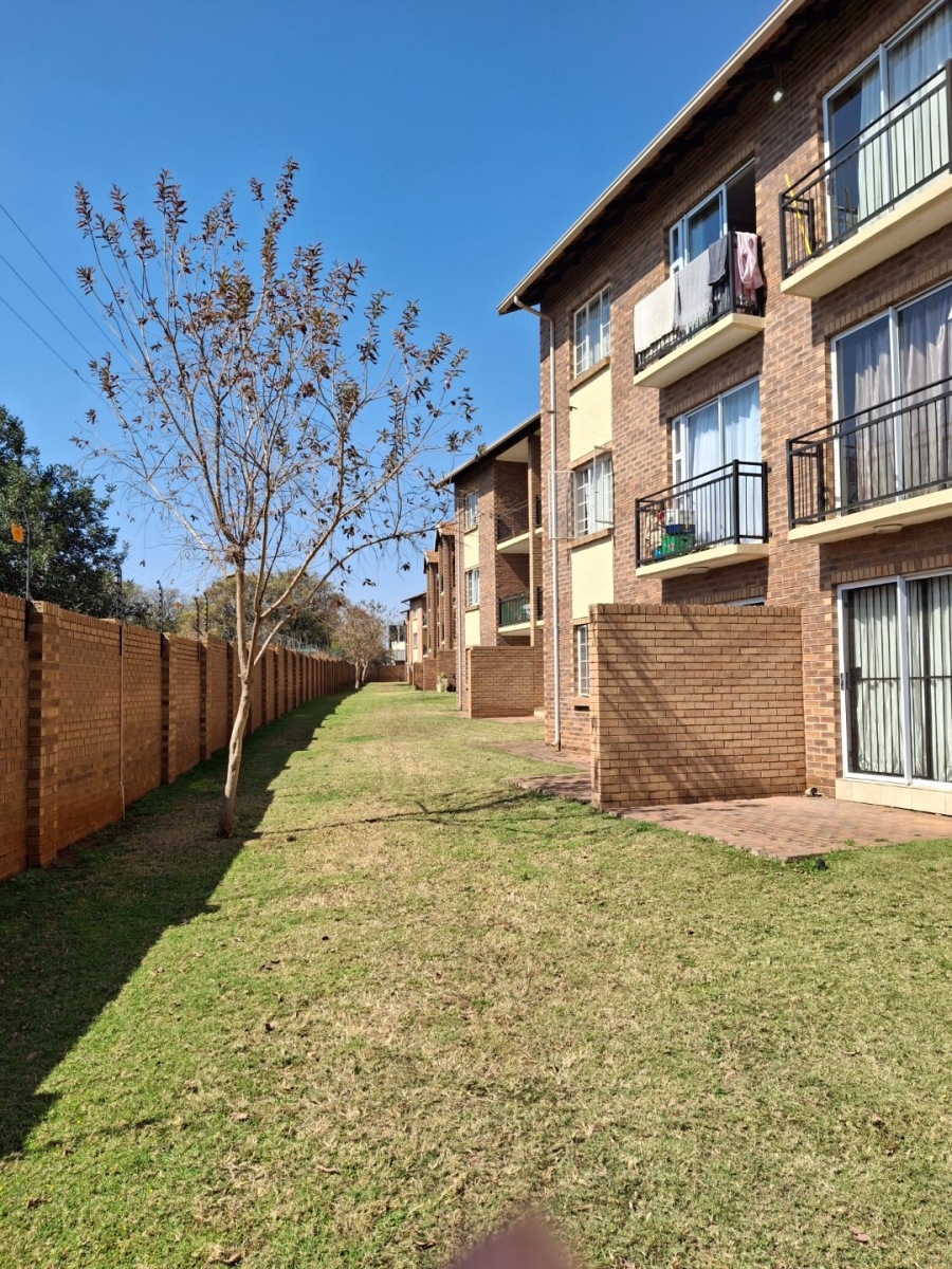 2 Bedroom Property for Sale in Annlin-wes Gauteng