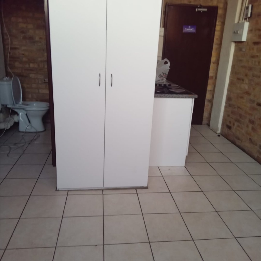 To Let 1 Bedroom Property for Rent in Troyeville Gauteng