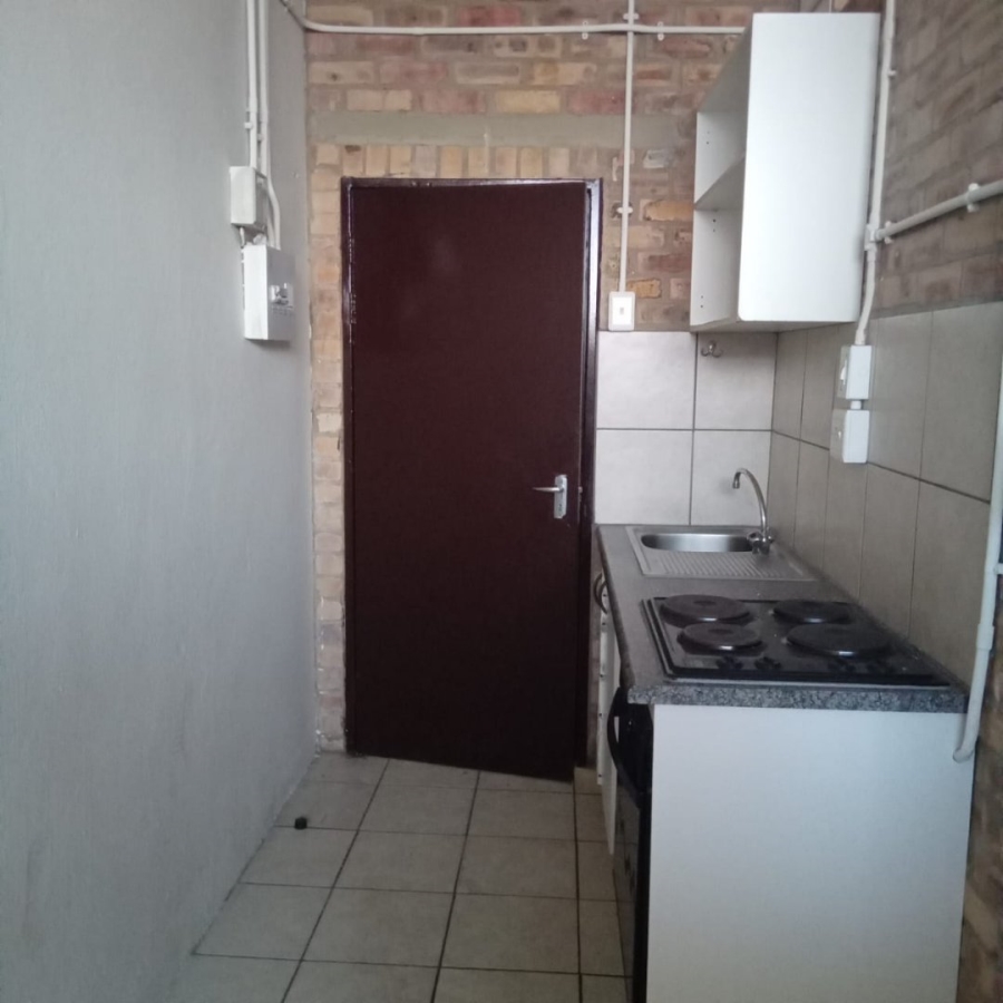 To Let 1 Bedroom Property for Rent in Troyeville Gauteng